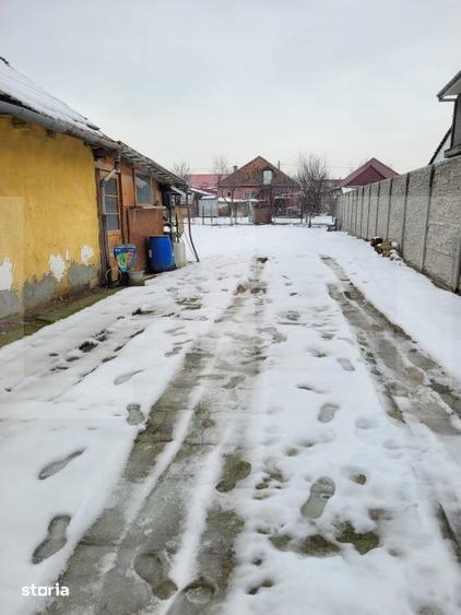 Casă cu 2 camere cu Teren 480 Mp în Plopi