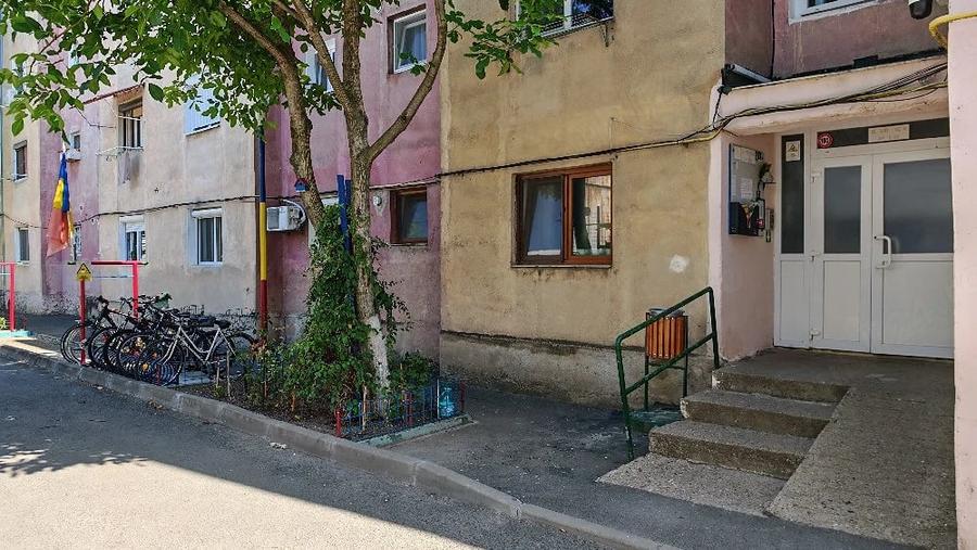 Garsonieră decomandată în Central