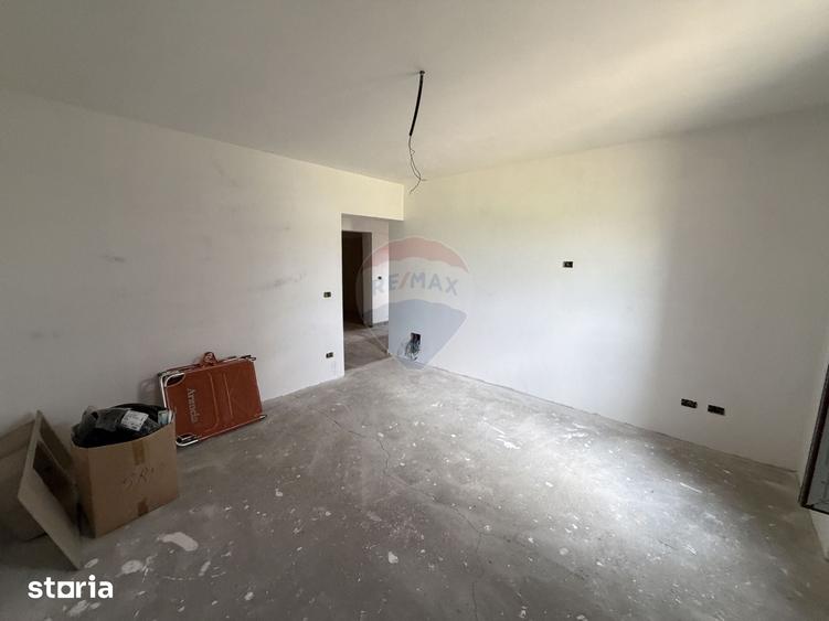 Casă cu 5 camere cu Teren 3960 Mp în Milcovul