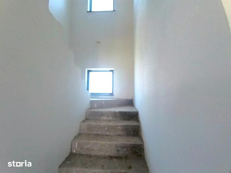 Casă cu 6 camere cu Teren 474 Mp în Șcheia