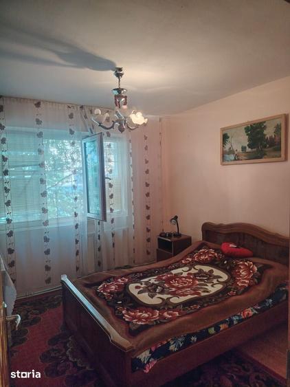 Apartament cu 3 camere decomandat în Cornișa