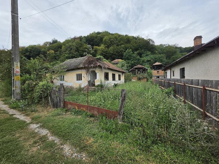 Teren de 2437 mp, în Central