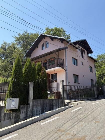 Casă cu 4 camere în Ghioșești