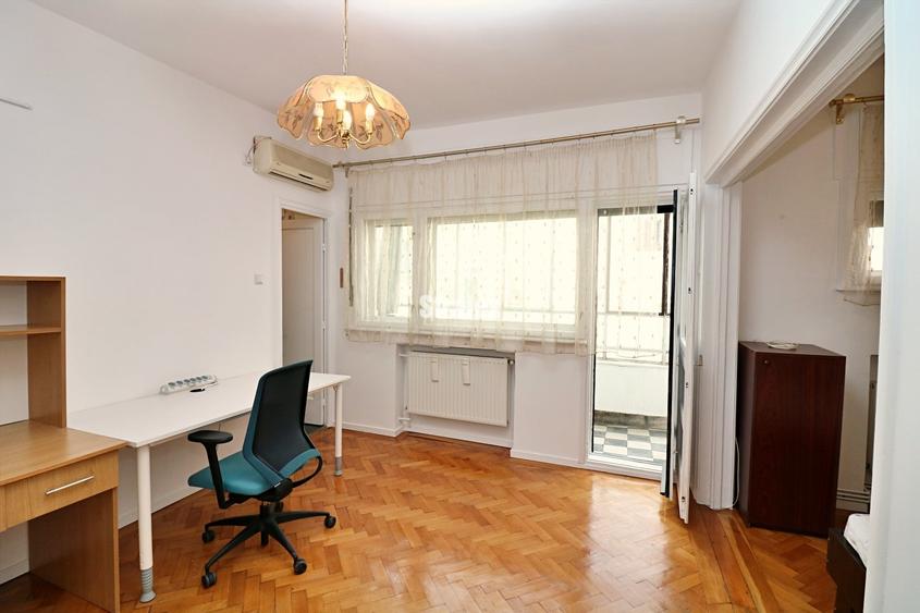 Apartament cu 3 camere circular în P-ța Unirii