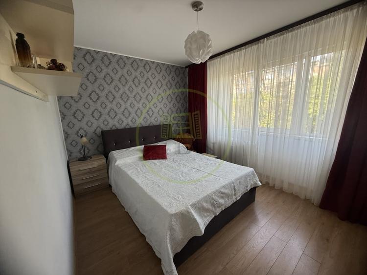 Apartament cu 3 camere semidecomandat, mobilat în Rovine