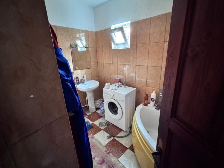 Casă individuală cu 4 camere cu Teren 120 Mp în Central