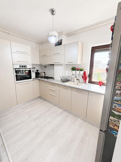 Apartament cu 3 camere decomandat în Km 4