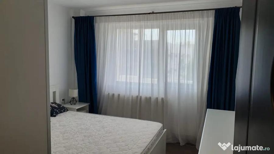 Apartament cu 3 camere semidecomandat în Central