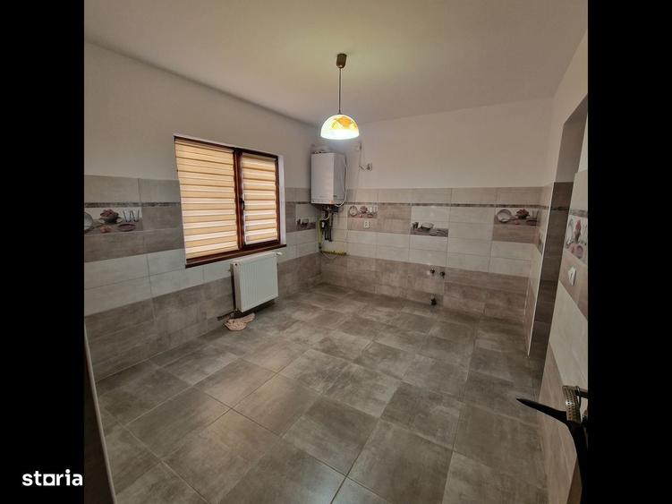 Casă cu 4 camere cu Teren 2676 Mp în Central