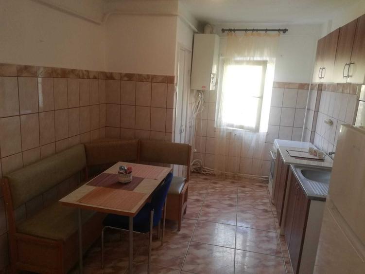 Apartament cu 4 camere decomandat în Gară