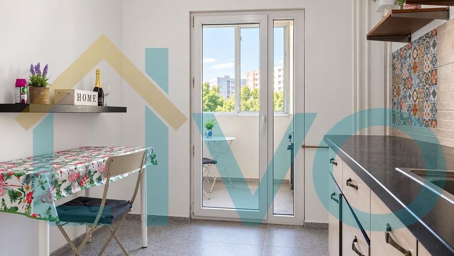 Apartament cu 3 camere semidecomandat în Colentina