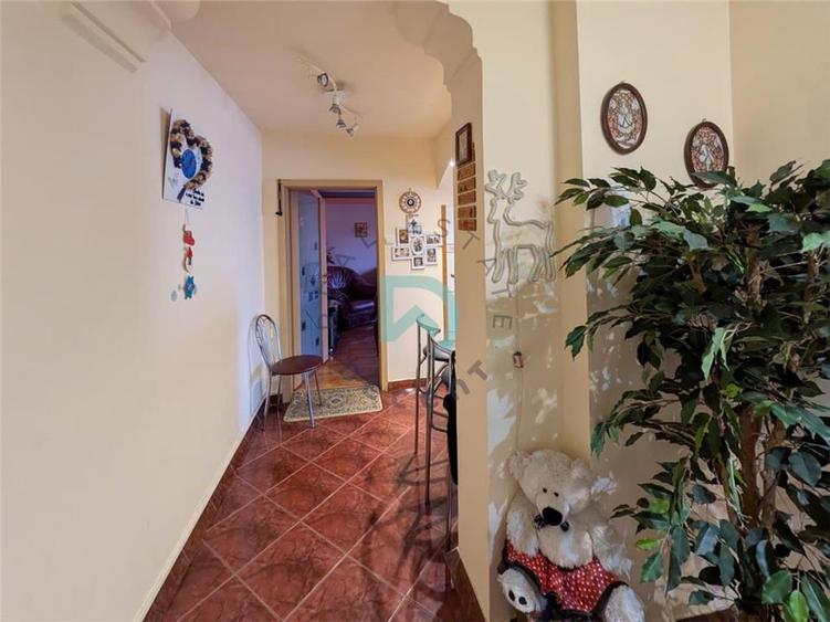 Apartament cu 3 camere decomandat în Astra