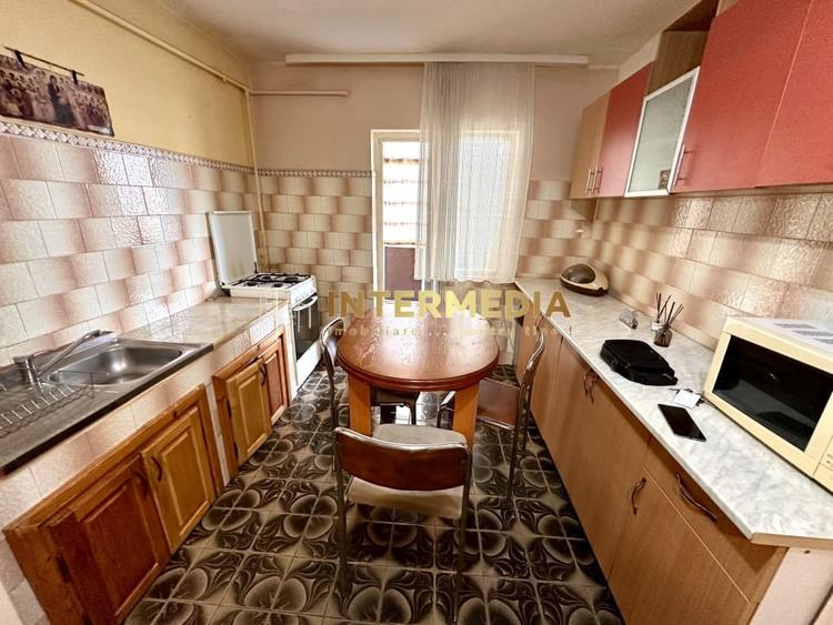 Apartament cu 2 camere decomandat, mobilat în Ampoi 3