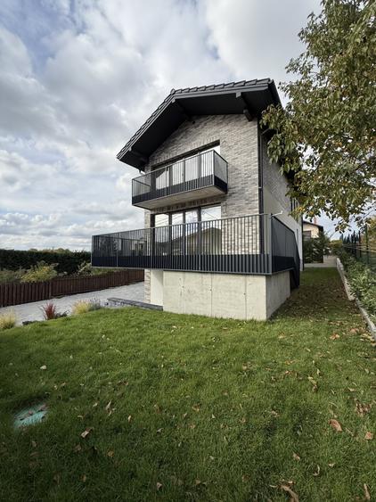 Casă individuală cu 5 camere cu Canalizare în Făget