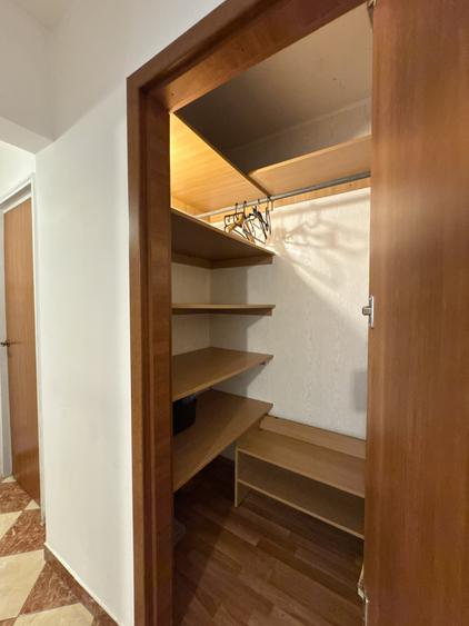 Apartament cu 3 camere decomandat, mobilat în Berceni