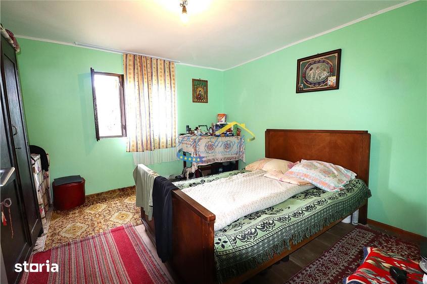 Casă cu 5 camere cu Teren 1991 Mp în Provița de Sus
