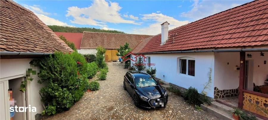 Casă cu 5 camere semidecomandat cu Teren 3190 Mp în Gârbova