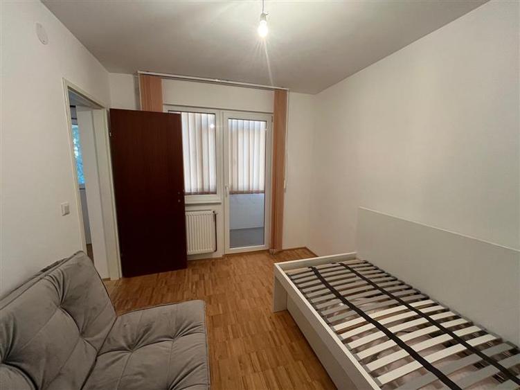 Apartament cu 3 camere semidecomandat în Nord