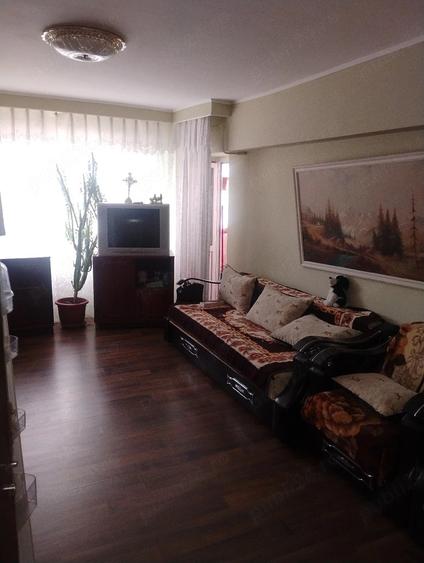 Apartament cu 3 camere decomandat în Barieră