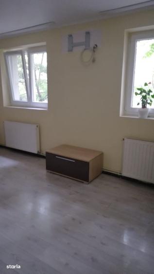 Apartament cu 3 camere în Vitan