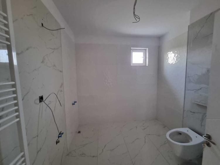 Casă cu 3 camere cu Teren 200 Mp în Lumina