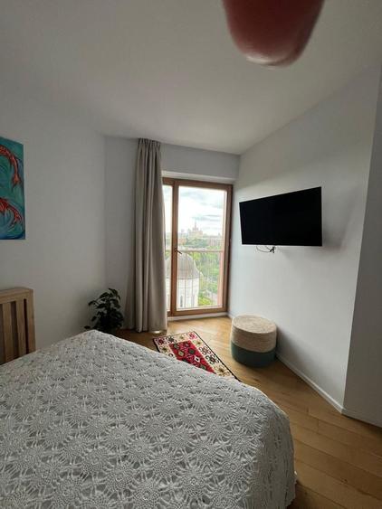 Apartament cu 3 camere semidecomandat, mobilat în P-ta Presei Libere