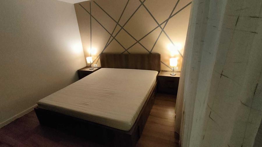 Apartament cu 3 camere decomandat, mobilat în Păcii