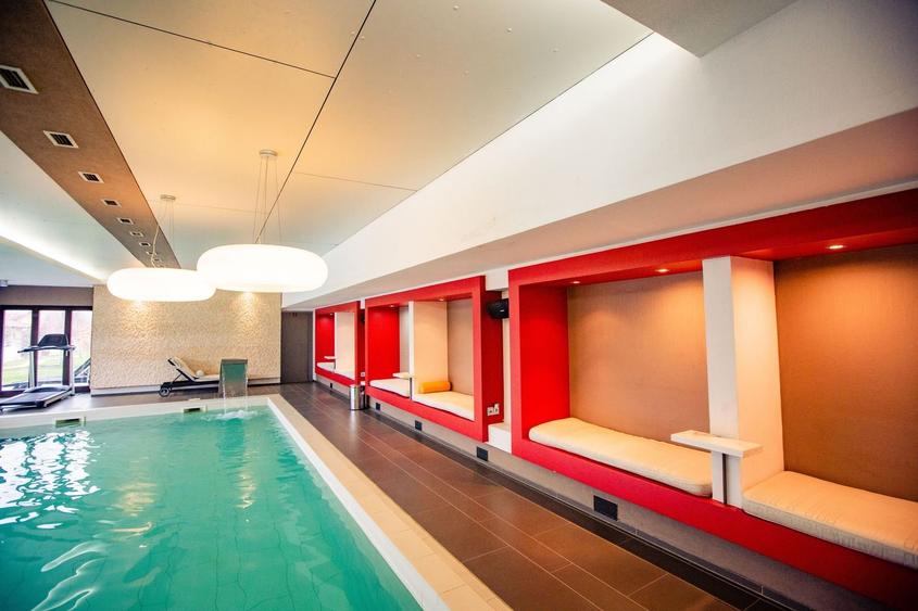 Casă individuală cu 9 camere cu Piscina în Braytim