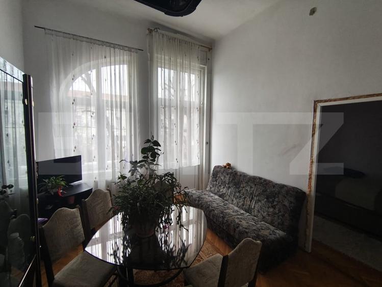Apartament cu 5 camere decomandat, mobilat în Central