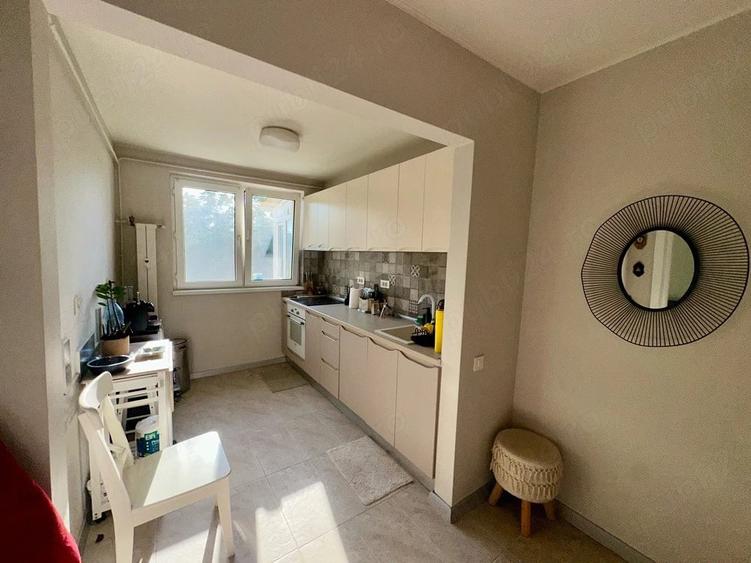 Apartament cu 3 camere semidecomandat în Liviu Rebreanu