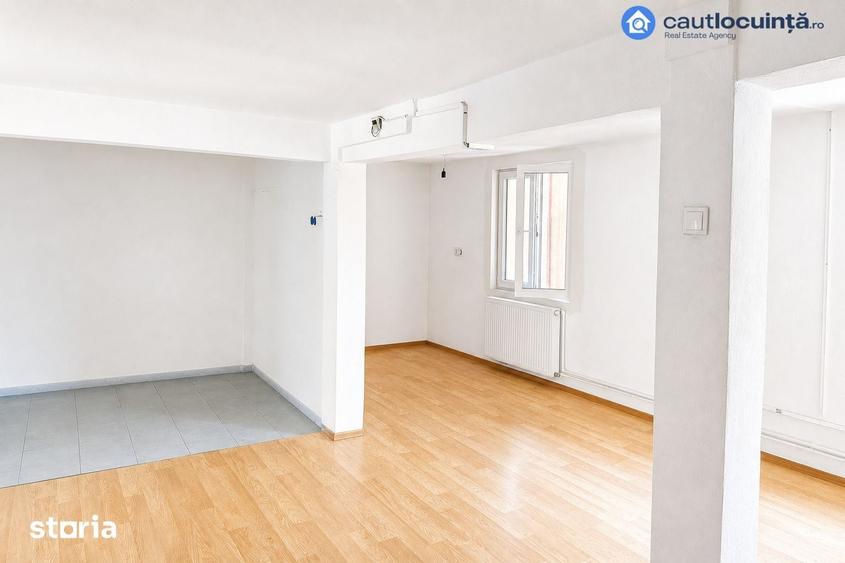 Casă cu 8 camere cu Teren 162 Mp în Dobroești