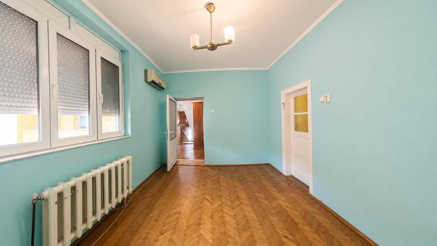 Casă individuală cu 4 camere cu Canalizare în Nord-Vest