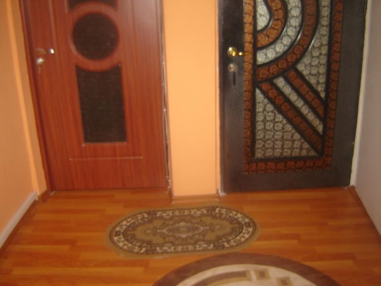Apartament cu 3 camere decomandat, mobilat în Lujerului