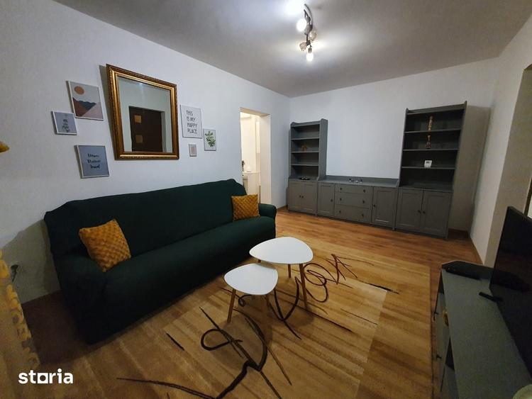 Apartament cu 3 camere semidecomandat în Tomis II