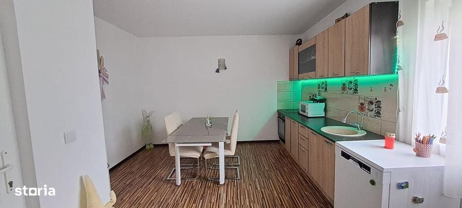 Casă cu 4 camere în Stoenești