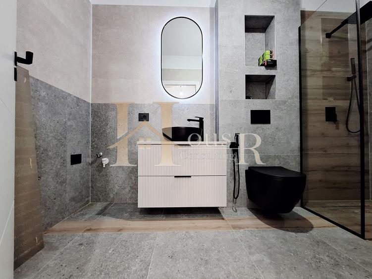 Apartament cu 4 camere decomandat în Girocului