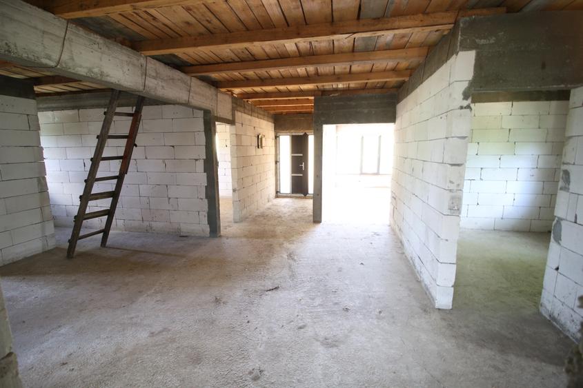 Casă individuală cu 4 camere cu Canalizare în Odaia Manolache