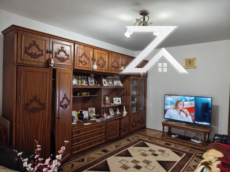 Apartament cu 3 camere decomandat, mobilat în Craiovița Nouă