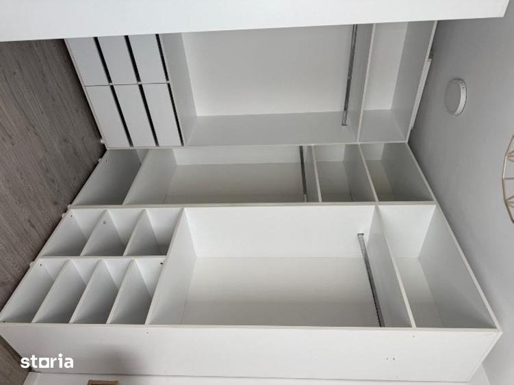 Apartament cu 3 camere semidecomandat, mobilat în Tei
