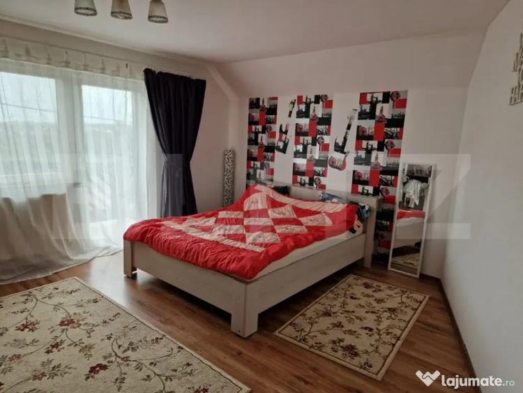 Casă cu 6 camere cu Teren 941 Mp în Sânmartin