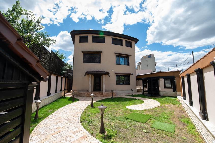 Casă individuală cu 22 camere cu Teren 719 Mp în Băneasa
