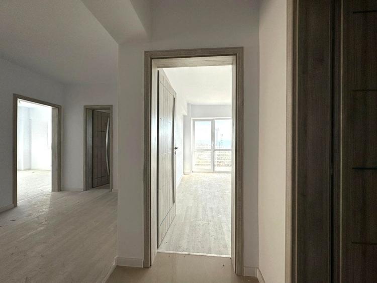 Apartament cu 3 camere semidecomandat în Popas Păcurari