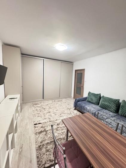 Apartament cu 2 camere decomandat în Casa de Cultură