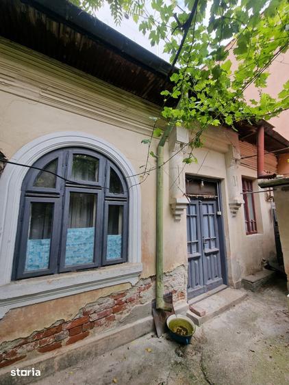 Casă cu 9 camere cu Teren 413 Mp în Parcul Carol