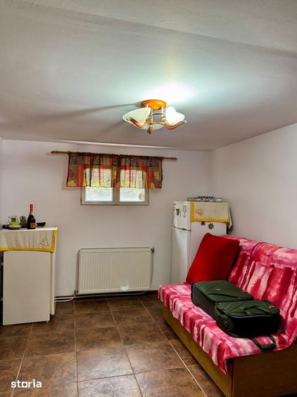 Casă cu 3 camere semidecomandat cu Teren 590 Mp în Cordun