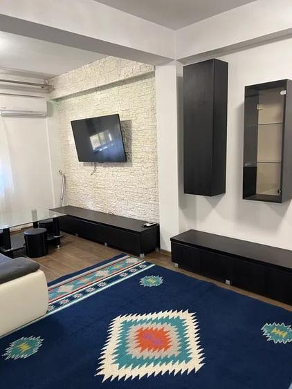 Apartament cu 2 camere semidecomandat în Apărătorii Patriei