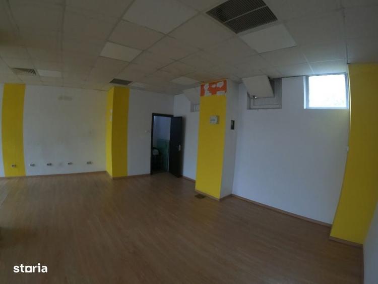 Spațiu comercial, de 70 mp, în Uiești