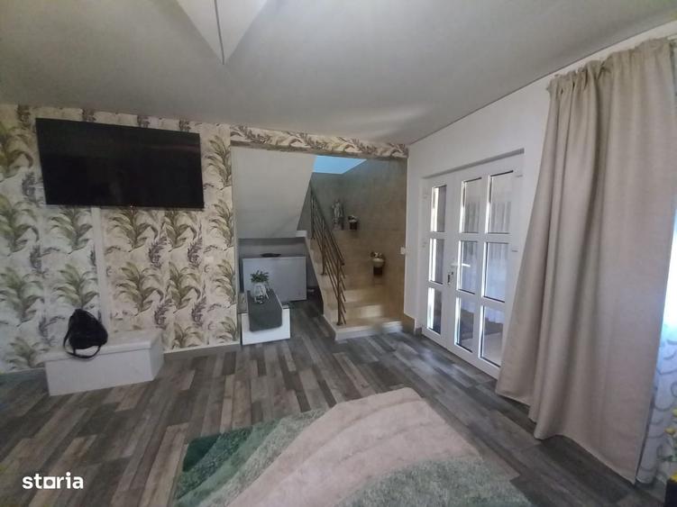 Casă cu 4 camere cu Teren 900 Mp în Central