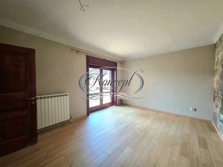 Casă cu 9 camere cu Teren 500 Mp în Gruia