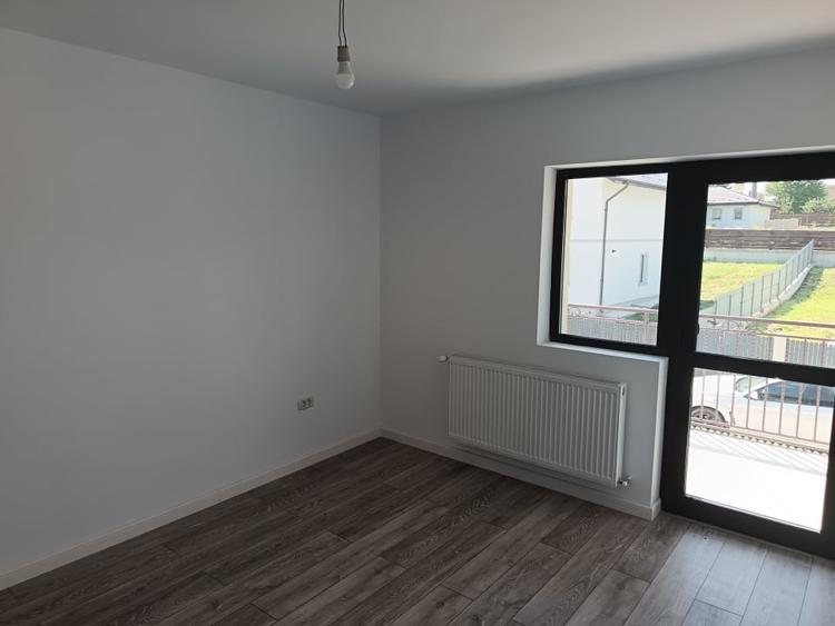 Duplex cu 4 camere cu Canalizare în Valea Lupului